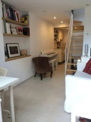 Cuisine ou kitchenette dans l'établissement Lovely little duplex house