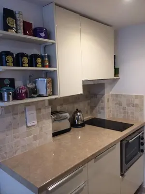 Cuisine ou kitchenette dans l'établissement Lovely little duplex house