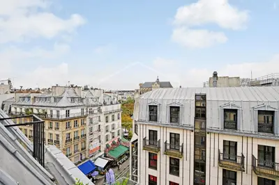 Vue générale sur Paris ou vue de la ville depuis l'appartement