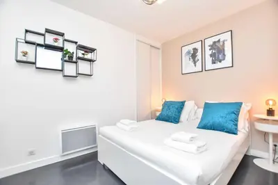 Un ou plusieurs lits dans un hébergement de l'établissement Superb apartment-1BR 2P - Sentier