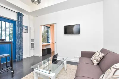 Télévision ou salle de divertissement dans l'établissement Superb apartment-1BR 2P - Sentier