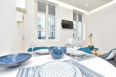 Télévision ou salle de divertissement dans l'établissement Amazing apartment - Le Marais
