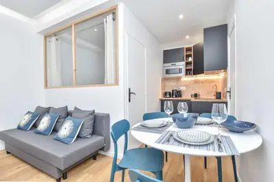 Cuisine ou kitchenette dans l'établissement Amazing apartment - Le Marais