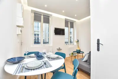 Télévision ou salle de divertissement dans l'établissement Amazing apartment - Le Marais