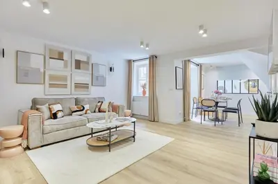 Coin salon dans l'établissement Superb AC apartment Paris Center Bourse Place