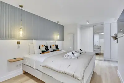 Un ou plusieurs lits dans un hébergement de l'établissement Superb AC apartment Paris Center Bourse Place