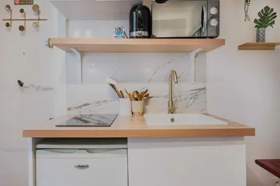 Cuisine ou kitchenette dans l'établissement Charming studio 2P - Grands Boulevards
