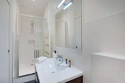 Salle de bains dans l'établissement Superb apartment -1BR 2P - Sentier