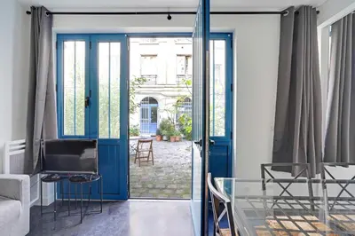 Télévision ou salle de divertissement dans l'établissement Superb apartment -1BR 2P - Sentier