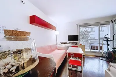 Télévision ou salle de divertissement dans l'établissement Studio 30 m avec balcon proche Roland Garros