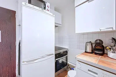 Cuisine ou kitchenette dans l'établissement Studio 30 m avec balcon proche Roland Garros