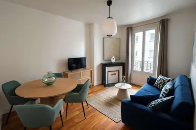 Télévision ou salle de divertissement dans l'établissement Charmant appartement Paris 12 pour 4 personnes