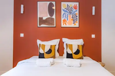 Un ou plusieurs lits dans un hébergement de l'établissement Elegant 2 air-conditioned bedrooms Close to Trocadéro
