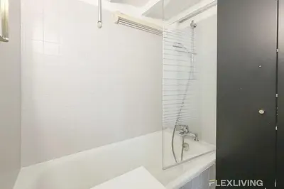 Salle de bains dans l'établissement Charmant studio dans Paris 04ème