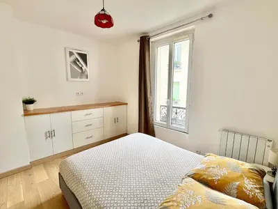 Un ou plusieurs lits dans un hébergement de l'établissement Cozy 2-bedrooms for 5P near Metro Paris