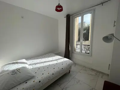 Un ou plusieurs lits dans un hébergement de l'établissement Cozy 2-bedrooms for 5P near Metro Paris