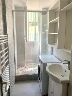 Salle de bains dans l'établissement Cozy 2-bedrooms for 5P near Metro Paris