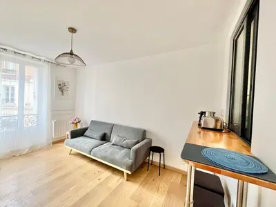 Coin salon dans l'établissement Cozy 2-bedrooms for 5P near Metro Paris