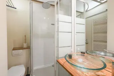 Salle de bains dans l'établissement Idéal studio dans Paris 05ème