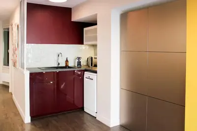 Cuisine ou kitchenette dans l'établissement Bel appartement - Musée du Louvre