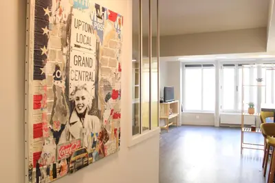 Télévision ou salle de divertissement dans l'établissement Bel appartement - Musée du Louvre