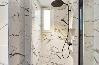 Salle de bains dans l'établissement Effeil Tower Luxury Apartment Trocadéro -2 bedrooms