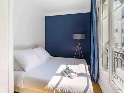 Un ou plusieurs lits dans un hébergement de l'établissement Effeil Tower Luxury Apartment Trocadéro -2 bedrooms