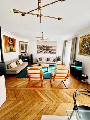 Coin salon dans l'établissement Effeil Tower Luxury Apartment Trocadéro -2 bedrooms