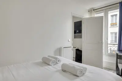 Un ou plusieurs lits dans un hébergement de l'établissement Le Pajol - Appartement Paris 18eme