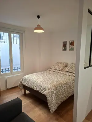 Un ou plusieurs lits dans un hébergement de l'établissement Cosy Montmartre Apartment