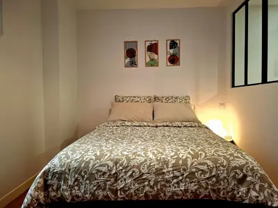 Un ou plusieurs lits dans un hébergement de l'établissement Cosy Montmartre Apartment