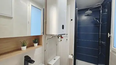 Salle de bains dans l'établissement Nice apt quiet comfortable and warm