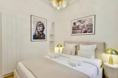 Un ou plusieurs lits dans un hébergement de l'établissement Stylish loft - Arc de Triomphe