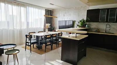 Cuisine ou kitchenette dans l'établissement Beautiful&big apt for 8persons parking free
