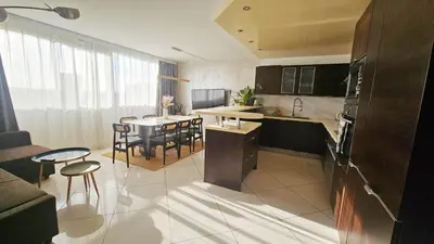 Cuisine ou kitchenette dans l'établissement Beautiful&big apt for 8persons parking free