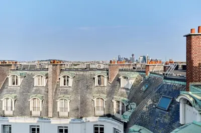 Vue générale sur Paris ou vue de la ville depuis l'appartement