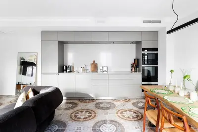 Cuisine ou kitchenette dans l'établissement Exclusive Luxury 1BR with AC, Prime 7th
