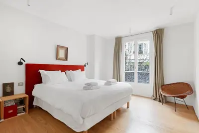 Un ou plusieurs lits dans un hébergement de l'établissement Exclusive Luxury 1BR with AC, Prime 7th