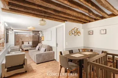 Coin salon dans l'établissement Elegant pied a terre proche de republique