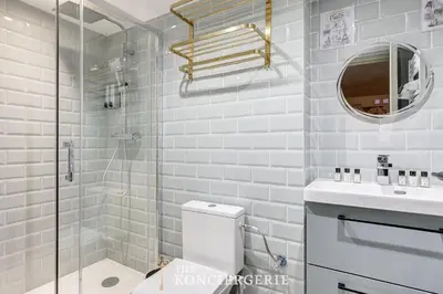 Salle de bains dans l'établissement Elegant pied a terre proche de republique