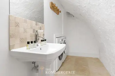 Salle de bains dans l'établissement Elegant pied a terre proche de republique