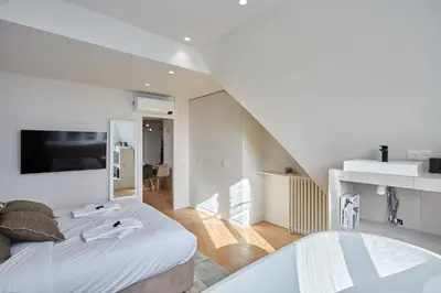 Un ou plusieurs lits dans un hébergement de l'établissement Spacious 3 Bedroom Apartment - Luxe Trocadero