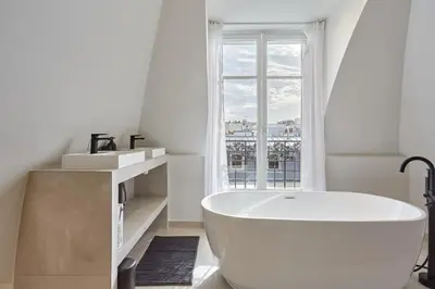 Salle de bains dans l'établissement Spacious 3 Bedroom Apartment - Luxe Trocadero