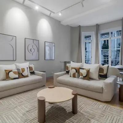 Spacious and elegant 2BR airconditioned Trocadéro