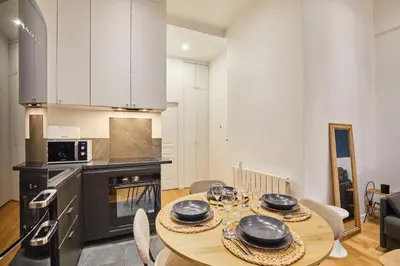 Cuisine ou kitchenette dans l'établissement Charming & Modern Studio Center of Paris