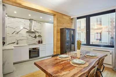 Cuisine ou kitchenette dans l'établissement Spacious Apartement center of Paris Montmartre