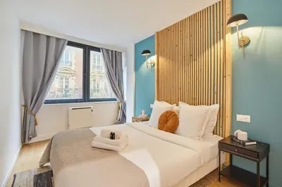 Un ou plusieurs lits dans un hébergement de l'établissement Spacious Apartement center of Paris Montmartre