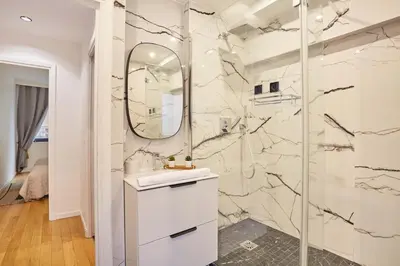 Salle de bains dans l'établissement Spacious Apartement center of Paris Montmartre
