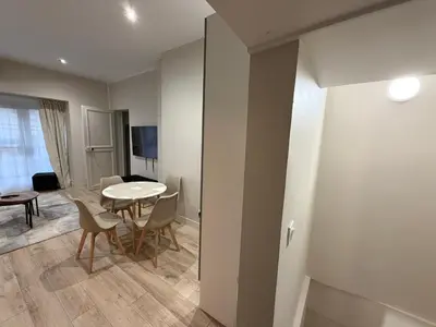 Télévision ou salle de divertissement dans l'établissement Charmant appartement avec chambre cosy et canapé convertible