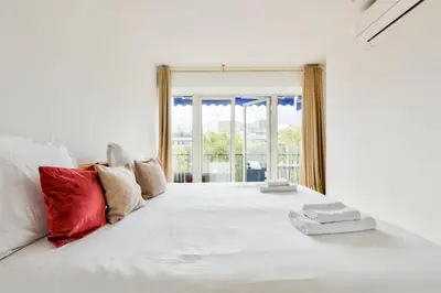 Un ou plusieurs lits dans un hébergement de l'établissement Bel appartement avec clim - Neuilly-sur-Seine